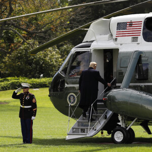 Le président américain Donald J.Trump arrive à la Maison Blanche à son retour de Bedminster, à Washington, The District, Etats-Unis, le 1er octobre 2020. Le président des Etats-Unis a été testé positif au Coronavirus (Covid-19).