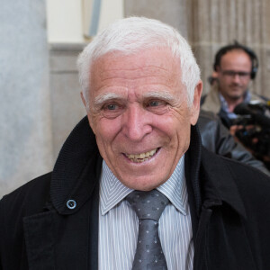 Info - L'ex-maire de Vence Christian Iacono indemnisé après avoir été acquitté en 2015 des accusations de viol de son petit-fils - L'ex-maire de Vence, Christian Iacono accusé de viol par son petit-fils arrive à son procès en révision à Lyon, le 16 mars 2015.