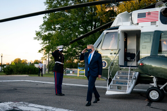 Le président des Etats-Unis Donald Trump quitte la Maison Blanche, à bord de Marine One, pour le centre médical militaire national Walter Reed à Bethesda, car diagnostiqué positif au Covid-19 (Coronavirus).