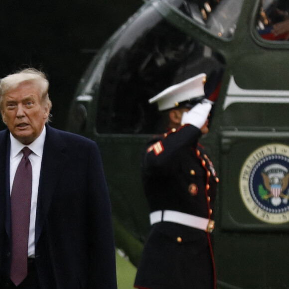 Le président américain Donald J.Trump arrive à la Maison Blanche à son retour de Bedminster, à Washington, The District, Etats-Unis, le 1er octobre 2020.