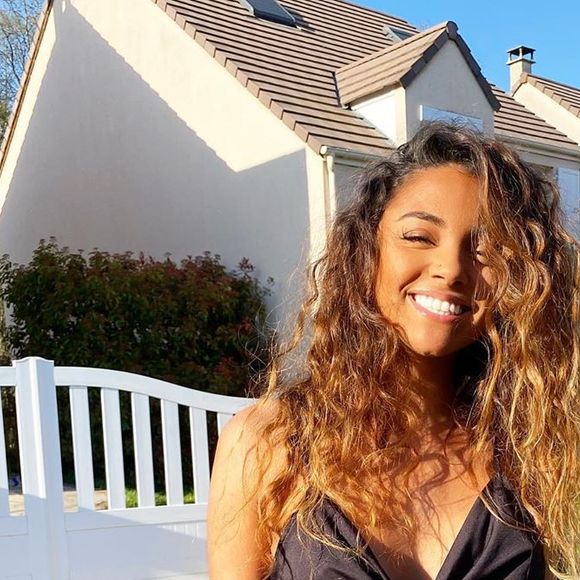 Wejdene sur Instagram. La jeune chanteuse originaire du 91 connait un large succès avec "Anissa" et son clip, qui a dépassé les 10 millions de vues sur YouTube. Elle vient d'ailleurs de signer chez Universal Music.