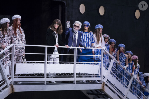 Karl Lagerfeld et Virginie Viard - Défilé croisière Chanel au Grand Palais à Paris le 3 mai 2018. © Olivier Borde/Bestimage