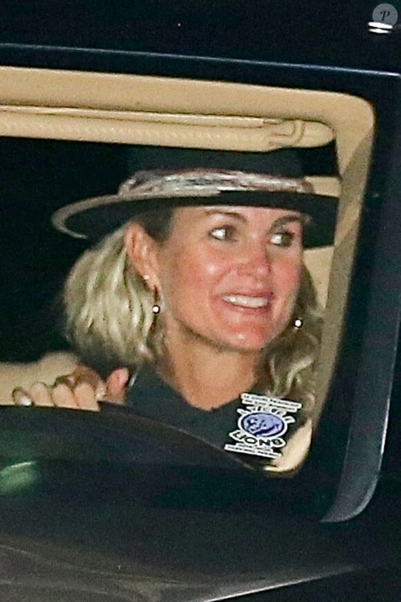Exclusif - Laeticia Hallyday, super lookée, quitte le restaurant Nobu de Malibu après un dîner le 17 septembre 2020.