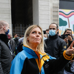 Marina Foïs arrive à la Samaritaine pour assister au défilé de mode Louis Vuitton prêt-à-porter printemps-été 2021. Paris, le 6 octobre 2020 © Veeren Ramsamy-Christophe Clovis / Bestimage