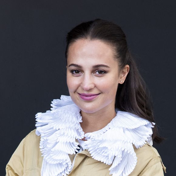 Alicia Vikander lors du défilé de mode prêt-à-porter printemps-été 2021 "Louis Vuitton" à La Samaritaine à Paris, le 6 octobre 2020 © Olivier Borde / Bestimage