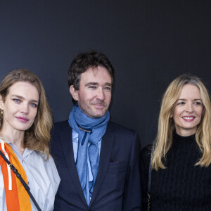 Natalia Vodianova, Antoine Arnault et sa soeur Delphine Arnault lors du défilé de mode prêt-à-porter printemps-été 2021 "Louis Vuitton" à La Samaritaine à Paris, le 6 octobre 2020 © Olivier Borde / Bestimage