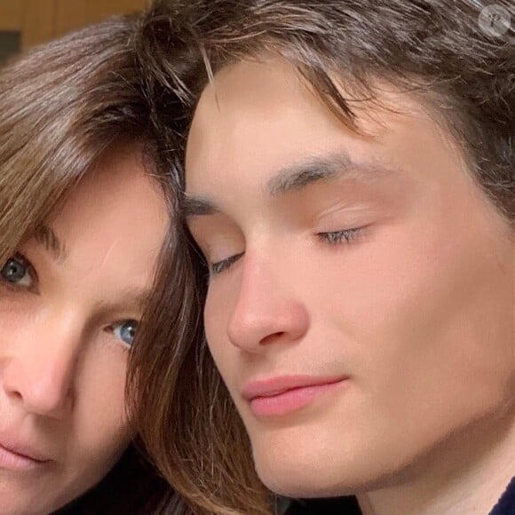 Carla Bruni et son fils Aurélien sur Instagram, le 7 juin 2020.
