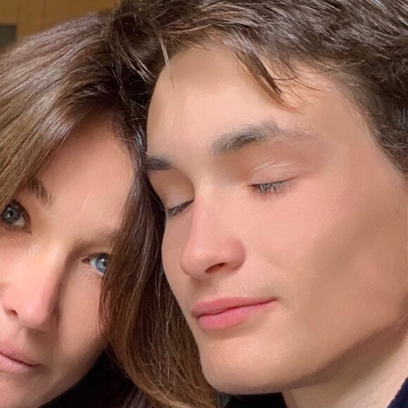 Carla Bruni et son fils Aurélien sur Instagram, le 7 juin 2020.