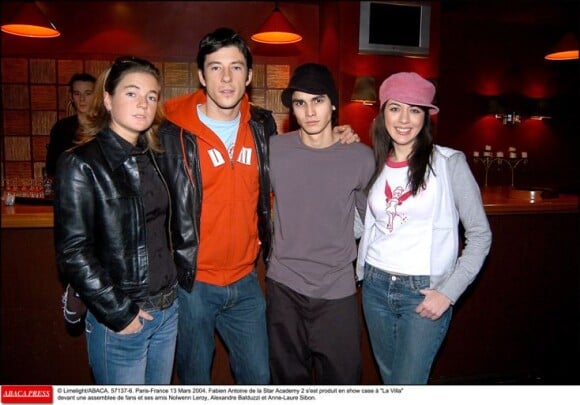 Alexandre Balduzzi entouré d'Anne-Laure, Fabien et Nolwenn Leroy, ses anciens camarades de la Star Ac' 2.