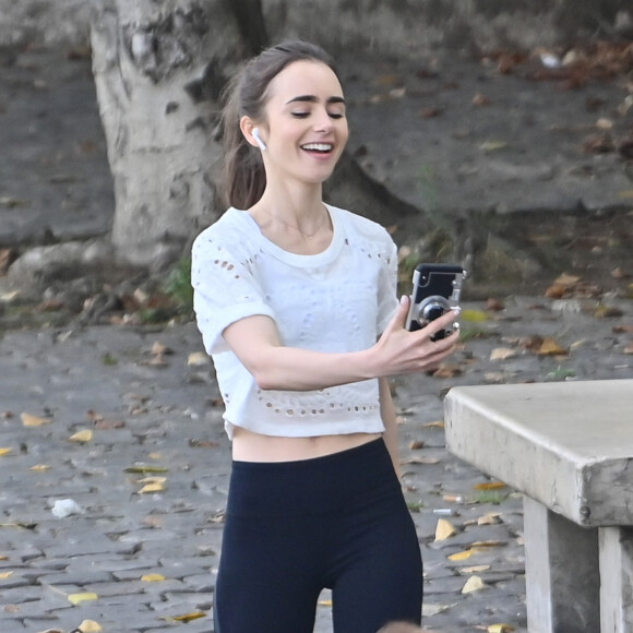 Tournage d'un épisode de la série "Emily in Paris" avec Lily Collins autour du Pont des Arts à Paris le 19 août 2019.