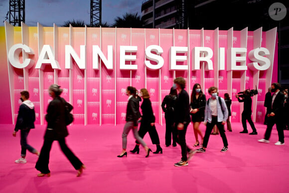 Illustration durant la soirée d'ouverture de Canneseries saison 3 au Palais des Festivals à Cannes, le 9 octobre 2020. Canneseries se déroule du 9 au 14 octobre avec des mesures sanitaires importantes dues au COVID-19. © Bruno Bebert / Bestimage