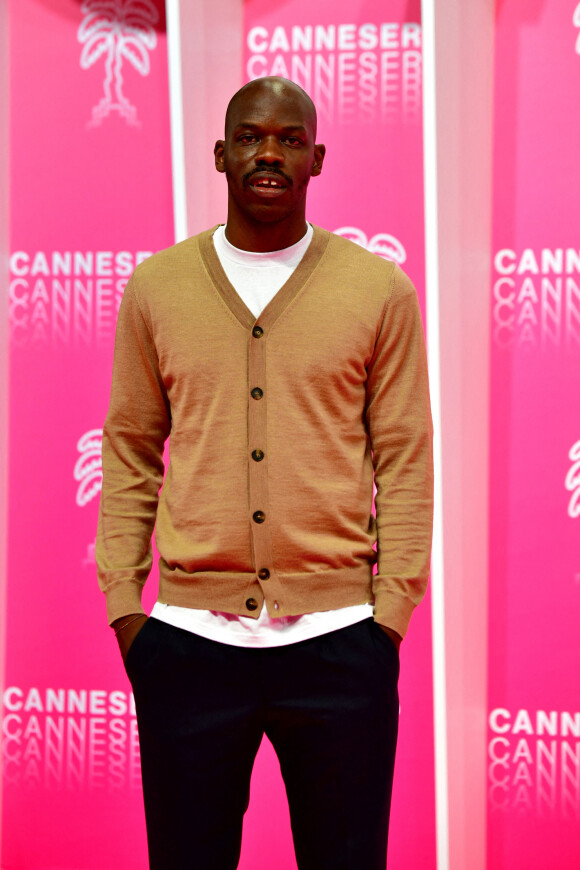 Jean-Pascal Zadi, membre du jury, durant la soirée d'ouverture de Canneseries saison 3 au Palais des Festivals à Cannes, le 9 octobre 2020. Canneseries se déroule du 9 au 14 octobre avec des mesures sanitaires importantes dues au COVID-19. © Bruno Bebert / Bestimage