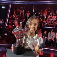 The Voice Kids : Rebecca gagnante et privée de câlin à son coach Patrick Fiori