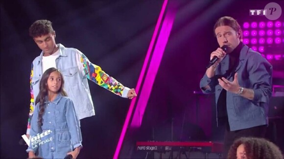 Rebecca, face à Julien Doré, lors de la finale de The Voice Kids, le 10 octobre 2020