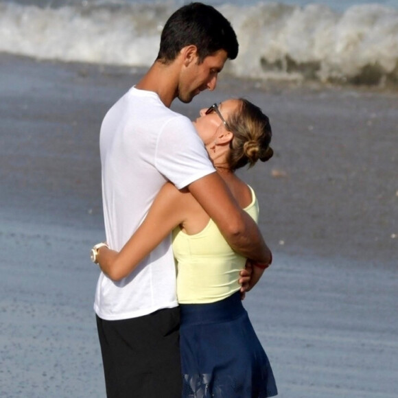 Novak Djokovic passe ses vacances avec sa femme Jelena et ses enfants Stefan et Tara sur une plage de Marbella en Espagne