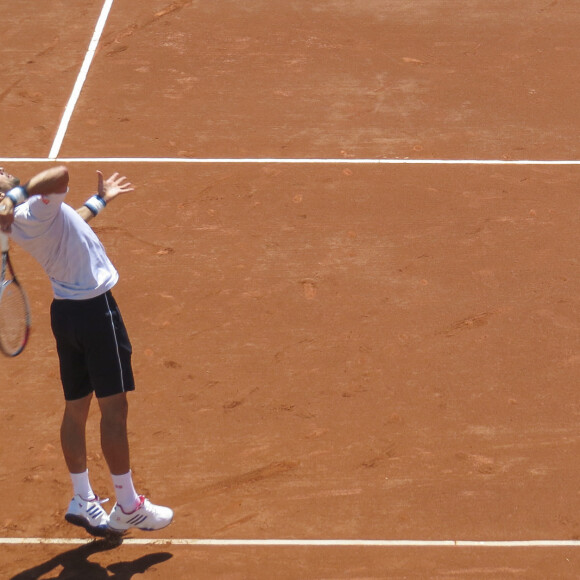 Exclusif - Le joueur de tennis Novak Djokovic s'entraîne sous les yeux de sa femme Jelena Ristic enceinte à Marbella en Espagne le 1er mai 2017. 
