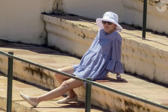 Exclusif - Le joueur de tennis Novak Djokovic s'entraîne sous les yeux de sa femme Jelena Ristic enceinte à Marbella en Espagne le 1er mai 2017. 