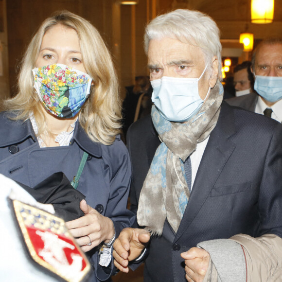 Bernard Tapie, et ses avocats Hervé Temime et Julia Minkowski- Quinze mois après sa relaxe, Bernard Tapie est rejugé à Paris avec cinq coprévenus dans l'affaire de l'arbitrage lui ayant accordé 403 millions d'euros et qui a été annulé au civil pour " fraude ". Arrivée au procès en appel pour "escroquerie".