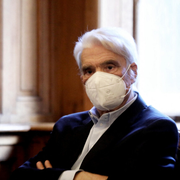 Exclusif - Bernard Tapie intervient lors de la promotion 2020 de la conférence des avocats du barreau de Paris, 11ème séance du premier tour, à la bibliothèque de l'ordre à Paris. Le 7 septembre 2020. © Dominique Jacovides / Bestimage 