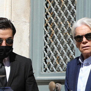 Bernard Tapie - Mariage civil de Sophie Tapie et Jean-Mathieu Marinetti à la mairie de Saint-Tropez en présence de leurs parents et de la famille le 20 août 2020.  