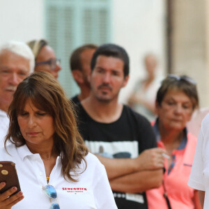 Jean-Luc Reichmann et sa femme Nathalie lors du trophée de pétanque "Sénéquier 209" sur la place des Lices à Saint-Tropez, Côte d'Azur, France, le 22 août 2019.