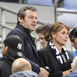 Jean-Luc Reichmann et sa femme Nathalie au match de qualification pour la Coupe du Monde 2018, "France-Bulgarie" au Stade de France à Saint-Denis, le 7 octobre 2016. © Pierre Perusseau/Bestimage