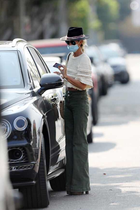 Laeticia Hallyday a retrouvé des amis à West Hollywood le 17 septembre 2020.