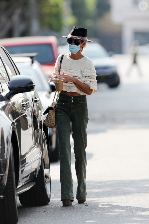 Laeticia Hallyday a retrouvé des amis à West Hollywood le 17 septembre 2020.