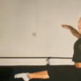 Kim Glow en larmes sur TFX en évoquant ses opérations de chirurgie esthétique qui l'ont poussée à s'éloigner des studios de danse, sa passion depuis toujours.