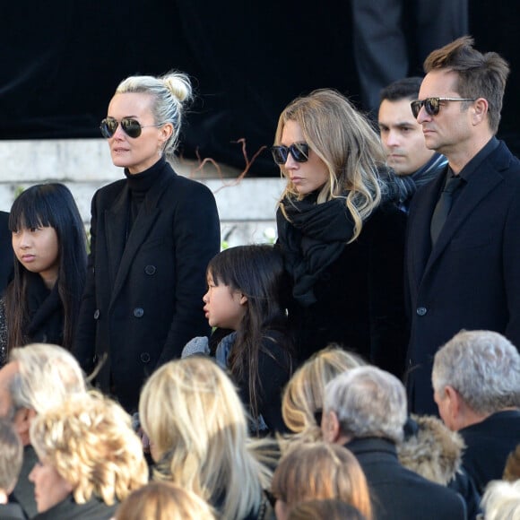 Brigitte Macron, Laeticia Hallyday et ses filles Joy et Jade, Laura Smet, David Hallyday - Arrivées des personnalités en l'église de La Madeleine pour les obsèques de Johnny Hallyday à Paris le 8 decembre 2017. © Veeren/Bestimage