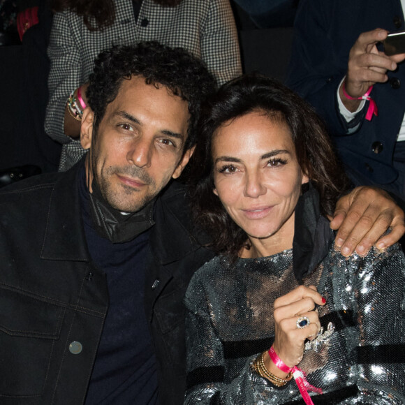Exclusif - Tomer Sisley, sa femme Sandra - Frontrow lors du défilé Etam Live Show à Paris le 29 septembre 2020. © Pool Agence Bestimage