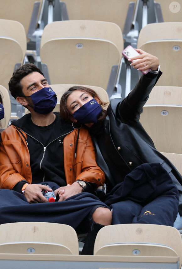 Rachel Legrain-Trapani et son compagnon Valentin Léonard dans les tribunes du tournoi de tennis des Interrnationaux de Roland Garros à Paris. Le 3 octobre 2020 © Dominique Jacovides / Bestimage