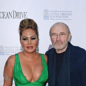 Phil Collins avec sa femme Orianne au photocall du 4e gala de la fondation "Little Dreams" à Miami le 15 novembre 2018.