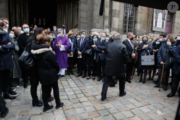 Exclusif - Sorties des obsèques du chef Gérard Idoux (restaurateur à la tête du Récamier) en l'église de Saint-Germain-des-Prés à Paris, le 08 octobre 2020 © Christophe Clovis / Bestimage