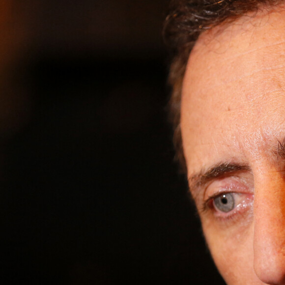 Gad Elmaleh présente en avant-première son album dans lequel il interprète les grands succès de Claude Nougaro lors d'un concert privé sur la péniche "Maison Claude Nougaro" à Toulouse, le 24 août 2020.