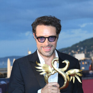 Nicolas Bedos (Meilleure réalisation pour "La Belle Époque") - Pressroom (remise des Swann d'Or) lors de la 34e édition du festival de Cabourg, Journées Romantiques le 29 juin 2020. © Coadic Guirec / Bestimage