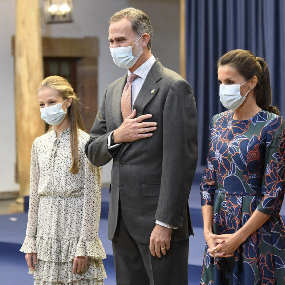 La Princesse Leonor, Le roi Felipe VI et la reine Letizia d'Espagne et l'Infante Sofia d'Espagne - La famille royale d'Espagne rencontre les lauréats lors de la cérémonie "Princess of Asturias Awards" à l'hôtel de La Reconquista à Oviedo, octobre 2020.