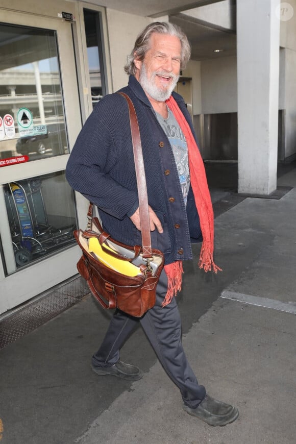 Exclusif - Jeff Bridges arrive à l'aéroport de Los Angeles (LAX), le 2 mai 2018. 