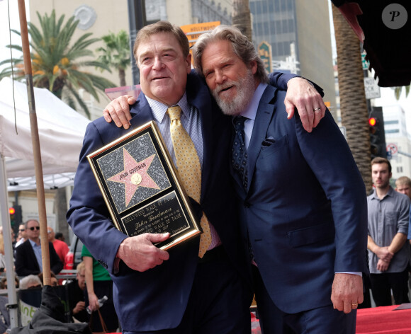 John Goodman et Jeff Bridges - Inauguration de la plaque de John Goodman sur le Walk Of Fame à Hollywood. Le 10 mars 2017 © Chris Delmas / Bestimage 