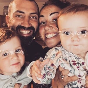 Tiffany et Justin de "Mamans & Célèbres" avec leurs filles Romy et Zélie sur Instagram, le 24 septembre 2020