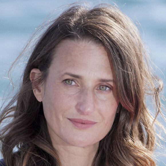 Camille Cottin lors du photocall de "Dix Pour Cent" dans le cadre de Canneseries saison 3 au Palais des Festivals à Cannes le 13 octobre 2020. © Norbert Scannella / Panoramic / Bestimage