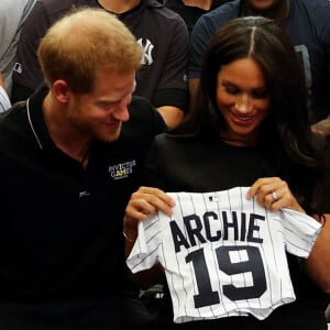 Le prince Harry, duc de Sussex, et Meghan Markle, duchesse de Sussex vont saluer les équipes de baseball "Boston Red Sox" et "New York Yankees" dans leurs vestiaires dans le cadre des Invictus Games 2019 au London Stadium. Londres, le 29 juin 2019.