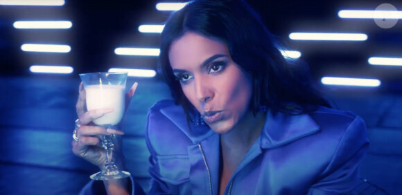 Shy'm dévoile sa grossesse dans le clip de son nouveau titre "Boy". Le 23 octobre 2020.