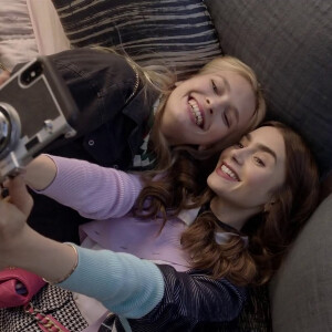 Camille Razat, Lily Collins - Bande-annonce de la série Netflix "Emily in Paris" créée par Darren Star. Le 5 octobre 2020.