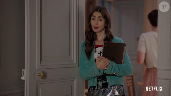 Lily Collins - Bande-annonce de la série Netflix "Emily in Paris" créée par Darren Star. Le 5 octobre 2020.