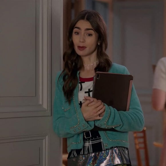 Lily Collins - Bande-annonce de la série Netflix "Emily in Paris" créée par Darren Star. Le 5 octobre 2020.