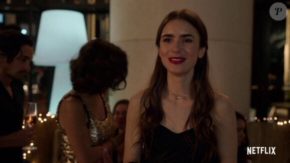 Lily Collins - Bande-annonce de la série Netflix "Emily in Paris" créée par Darren Star. Le 5 octobre 2020.