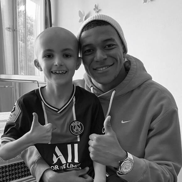 Kylian Mbappé annonce la triste mort de Lucas, décédé à l'âge de 8 ans, "emporté par la maladie".