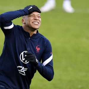 10 Kylian MBAPPE (fra) - Entrainement des joueurs de football de l'équipe de France à Clairefontaine le 9 octobre 2020. © FEP / Panoramic / Bestimage. 