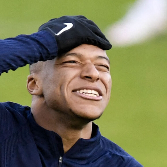 10 Kylian MBAPPE (fra) - Entrainement des joueurs de football de l'équipe de France à Clairefontaine le 9 octobre 2020. © FEP / Panoramic / Bestimage. 